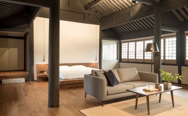 全屋定制家具利用屋內(nèi)的梁和柱，星空梵高全屋定制